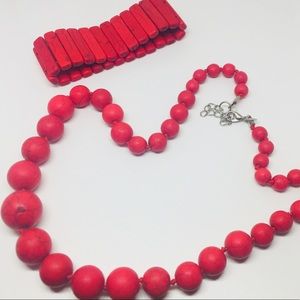 Set of necklace and bracelet